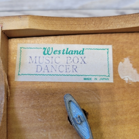 Vintage Japanese handpainted music box Wooden and porcelain - Picture 13 of 14